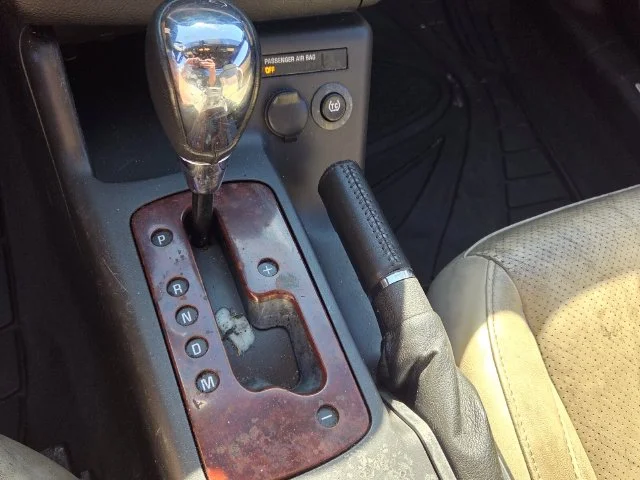 Used 2006 White Pontiac GT image 23
