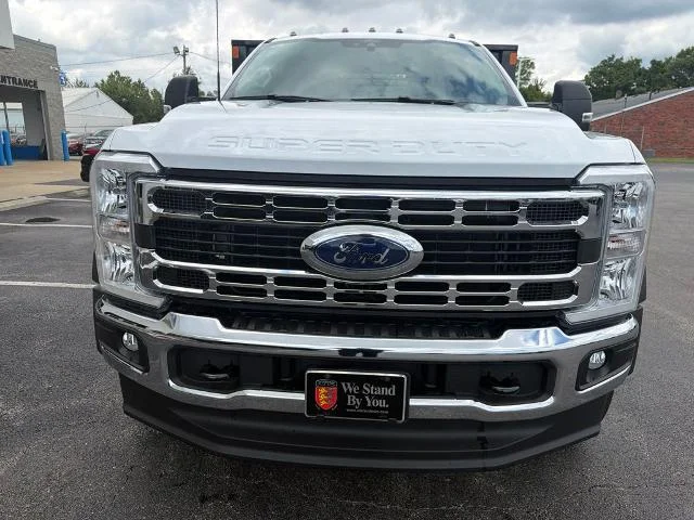 New 2026 Oxford White Ford F-550® XL image 30