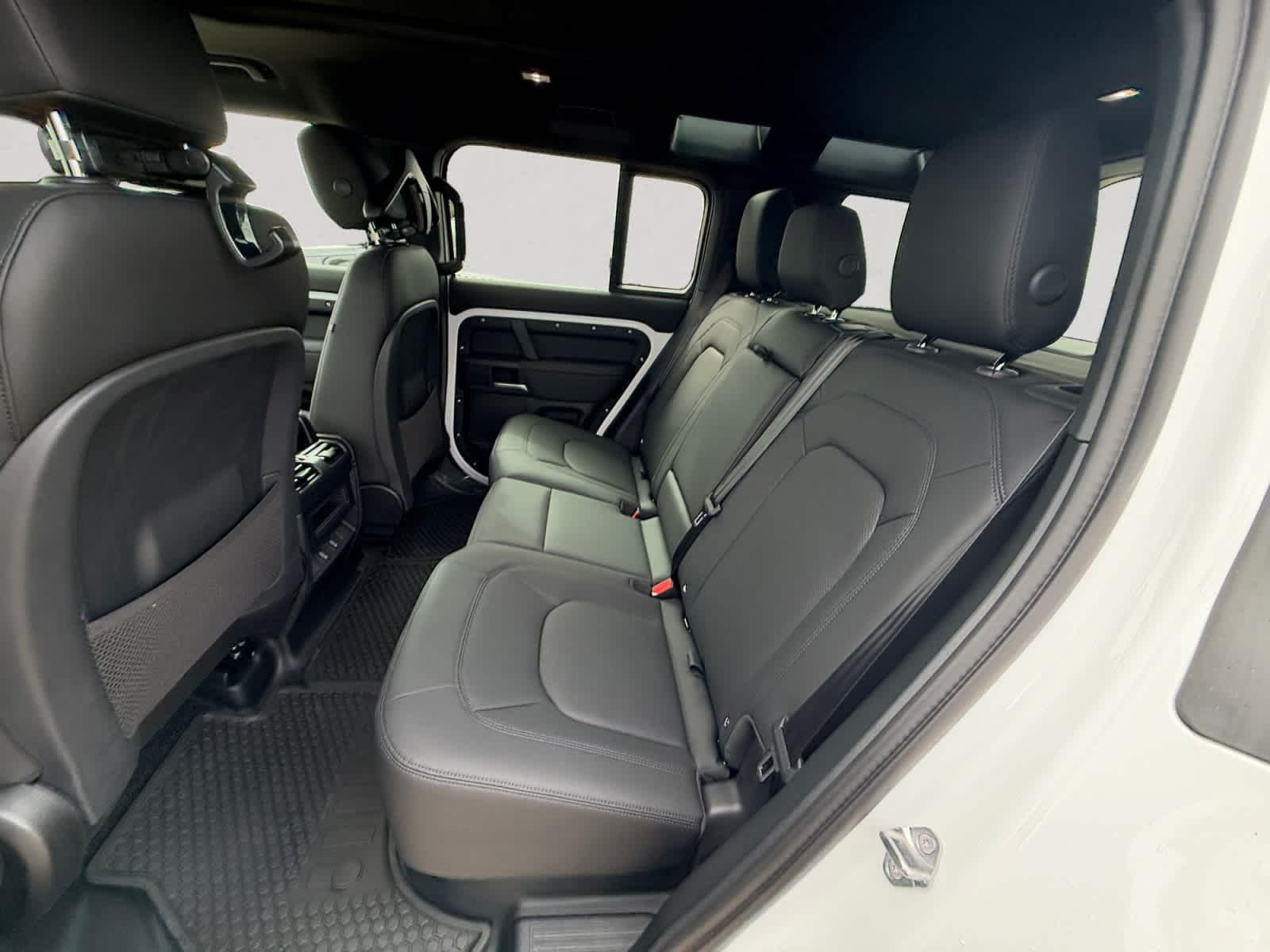 New 2026 Fuji White Land Rover X-Dynamic SE image 13
