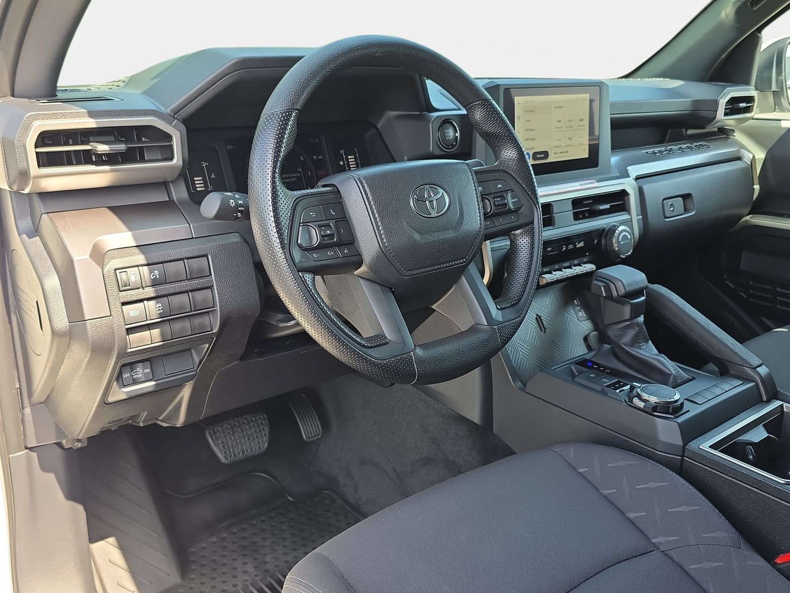 2025 Toyota Tacoma SR5 - Photo 16