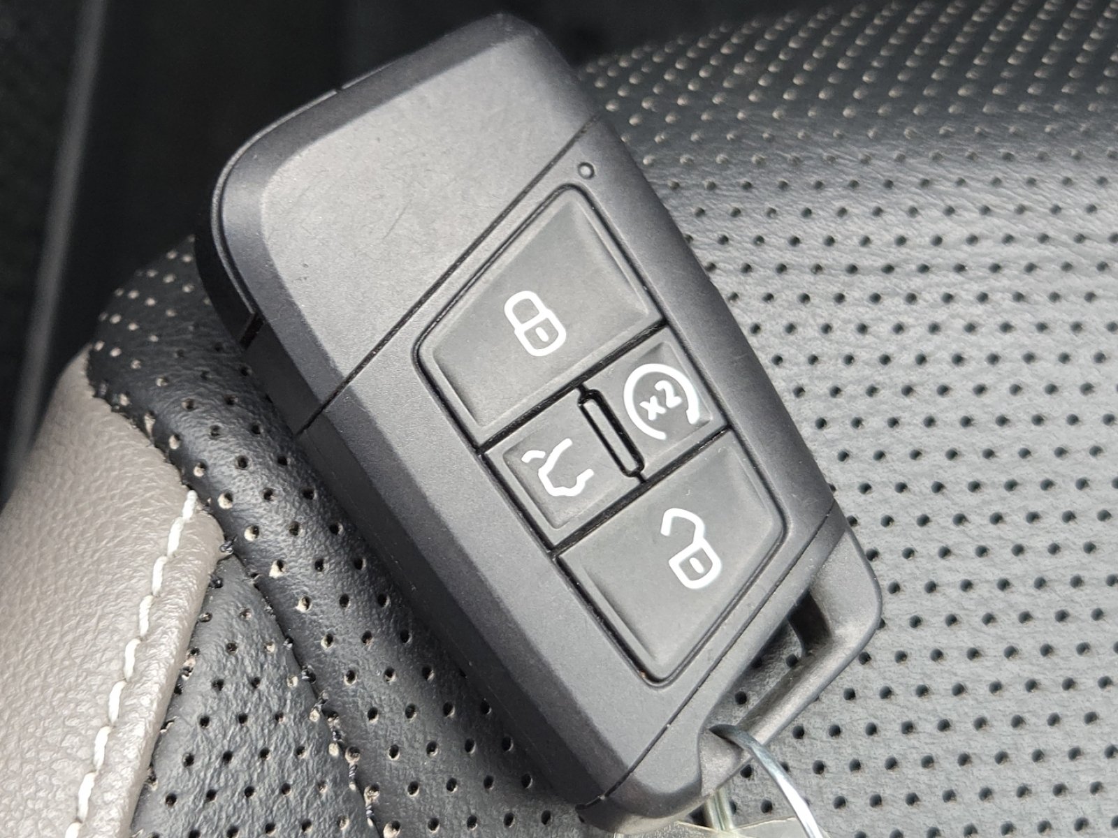 2022 Volkswagen Atlas Cross Sport SEL Premium R-Line - Photo 37