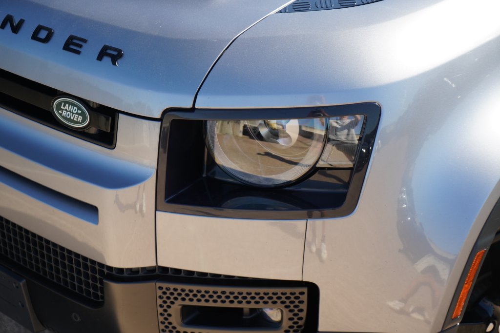 Used 2023  Land Rover S image 2