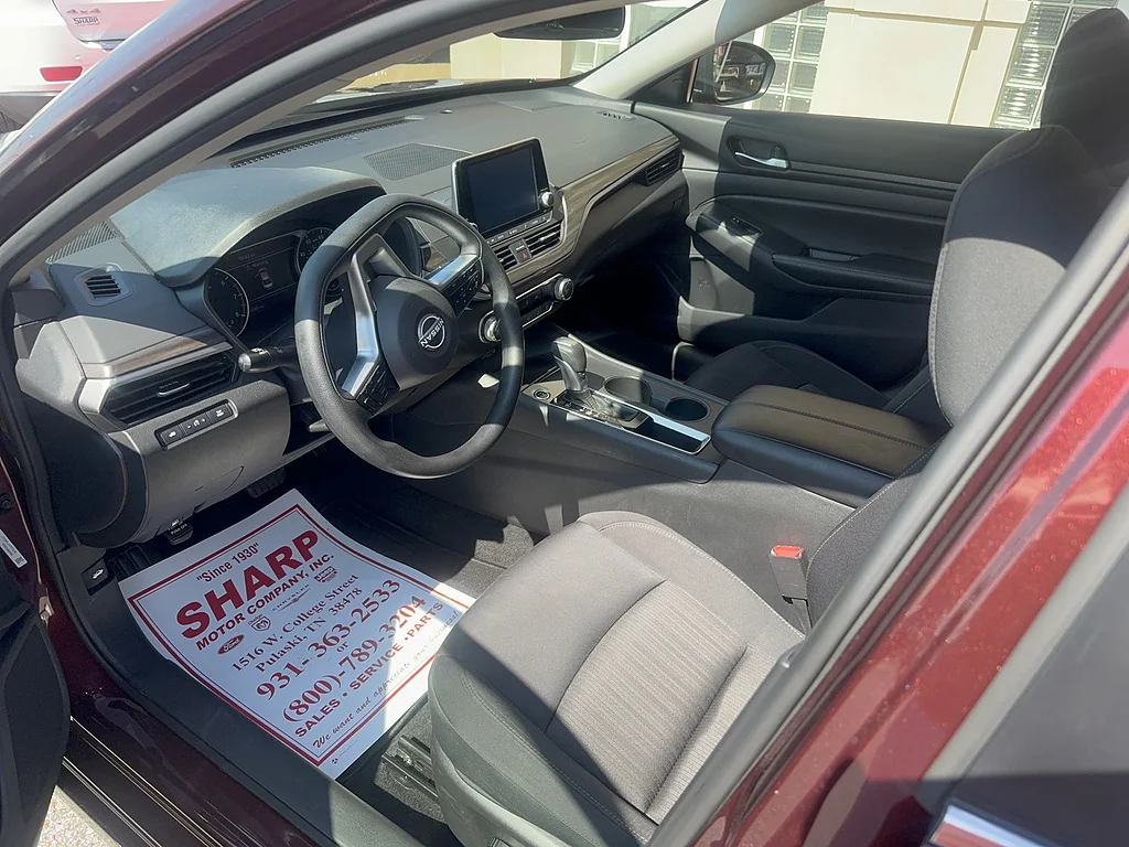 Used 2025 Garnet Pearl Metallic Nissan 2.5 SV image 4