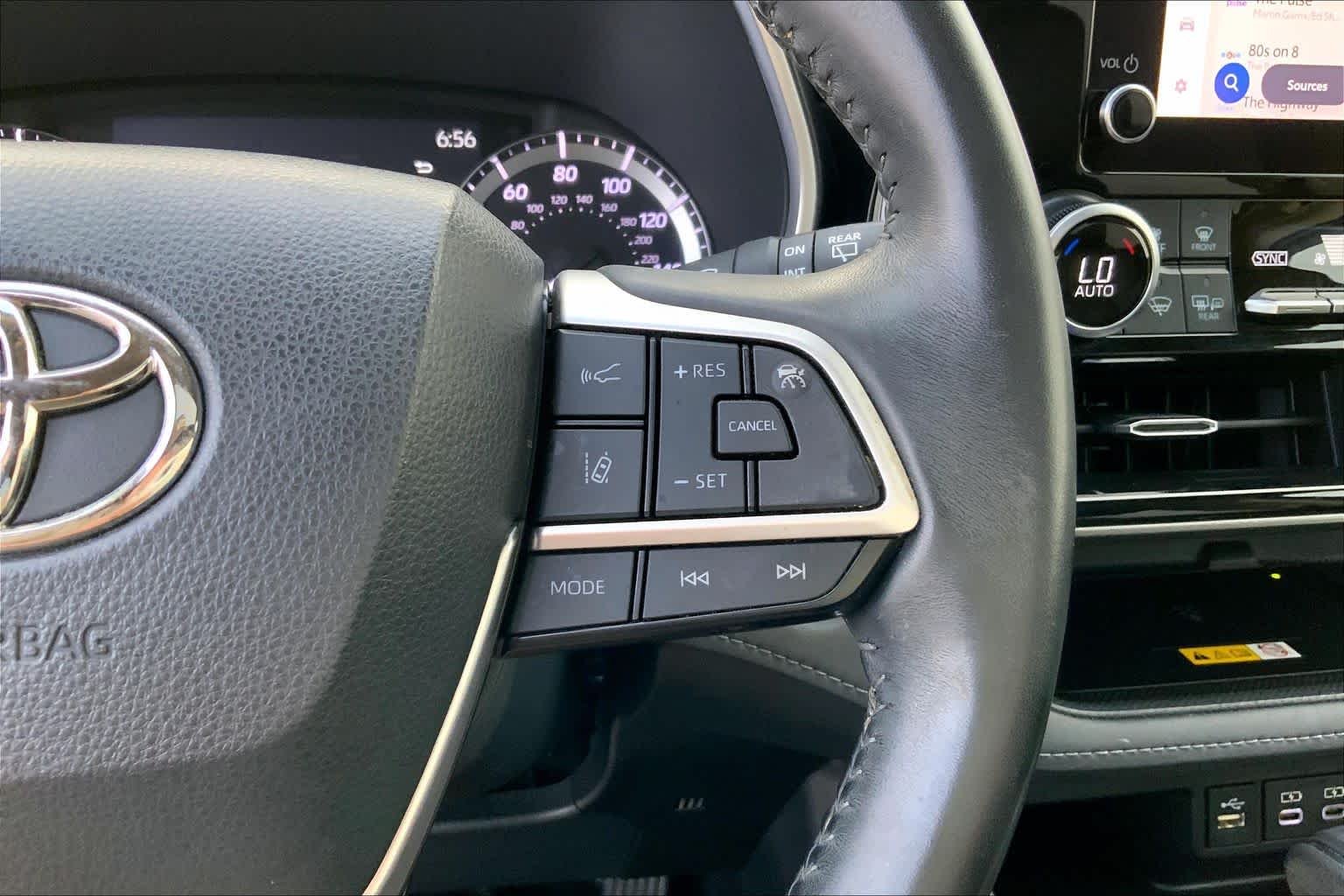 Used 2023 Wind Chill Pearl Toyota XLE image 24