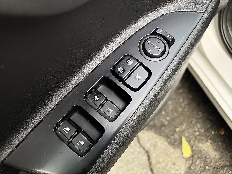 Used 2021 Silky Silver Kia S image 10
