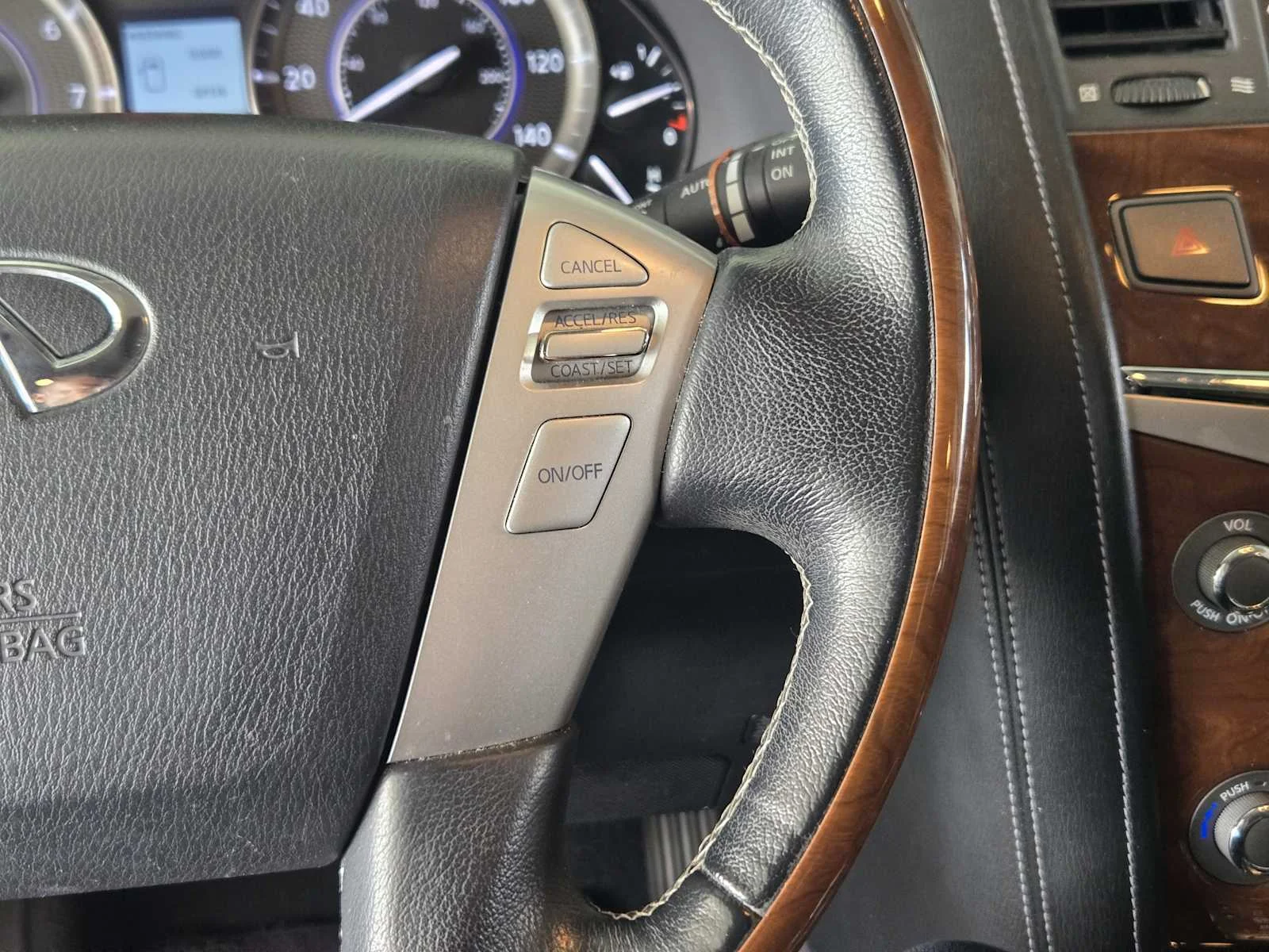 Used 2018 Champagne Quartz INFINITI  image 27