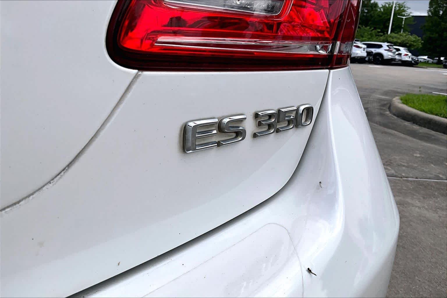 Used 2011 Starfire Pearl Lexus  image 27