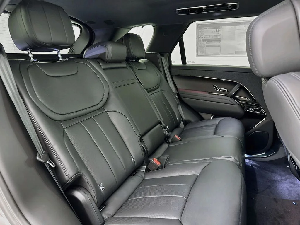 New 2026 Charente Grey Land Rover Dynamic SE image 28