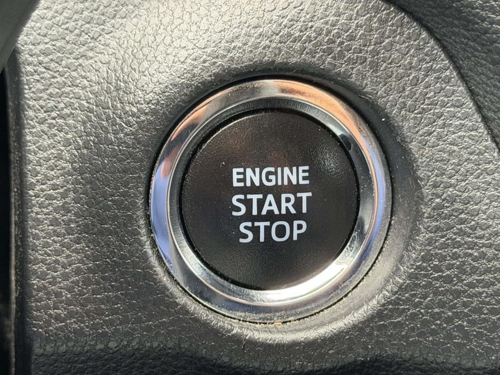 Used 2021 Silver Toyota XLE image 8