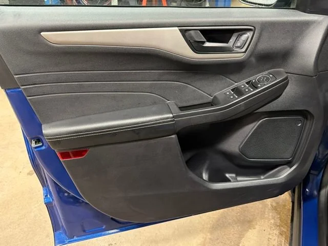 Used 2022 Blue Ford SE image 13