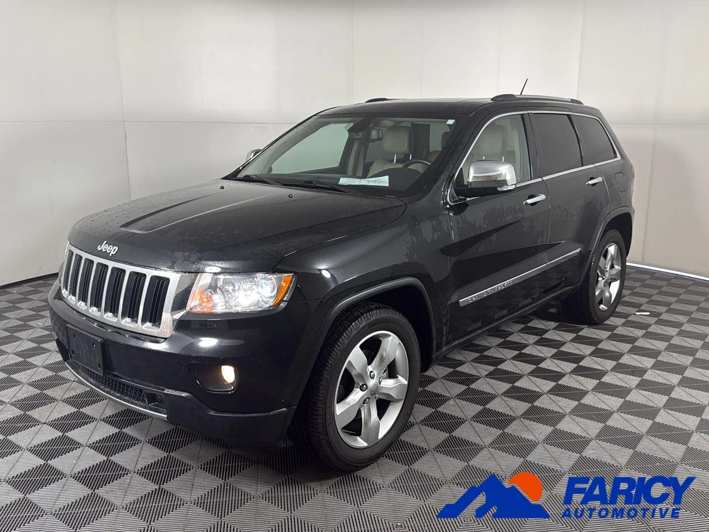 Used 2013 Brilliant Black Crystal Pearl Jeep Limited image 1