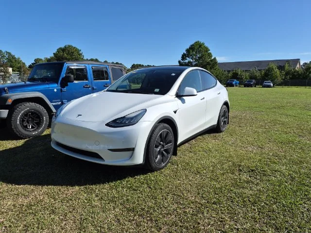 Used 2021 White Tesla Long Range image 3