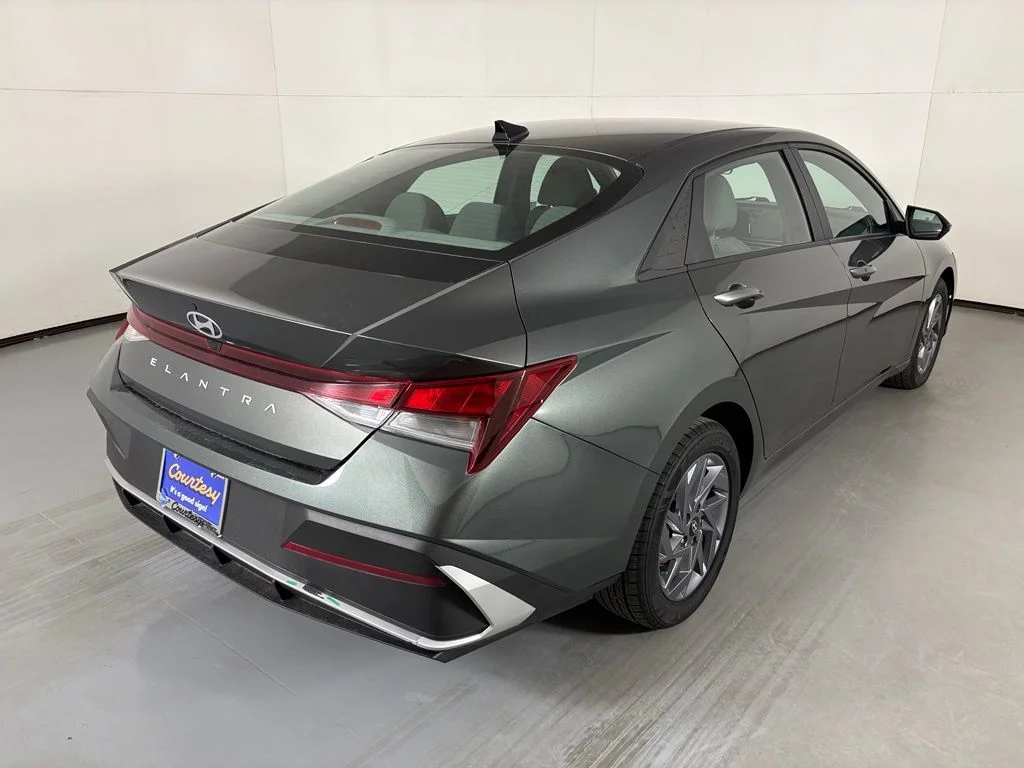 Used 2024 Gray Hyundai SEL image 8