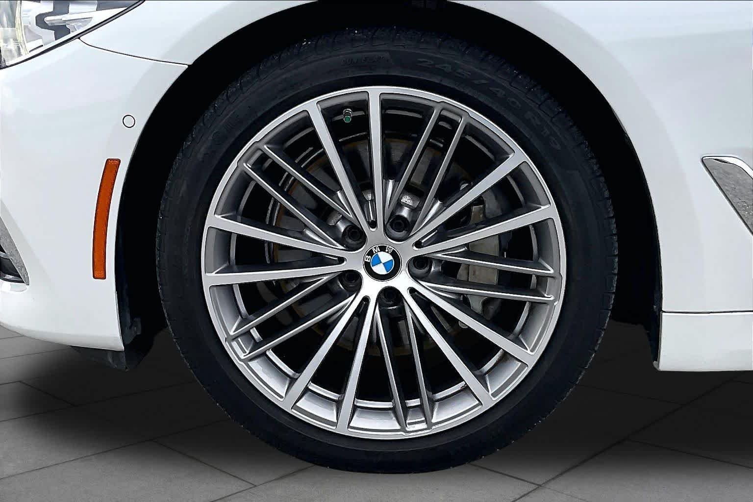 Used 2019 Mineral White Metallic BMW 530i image 10