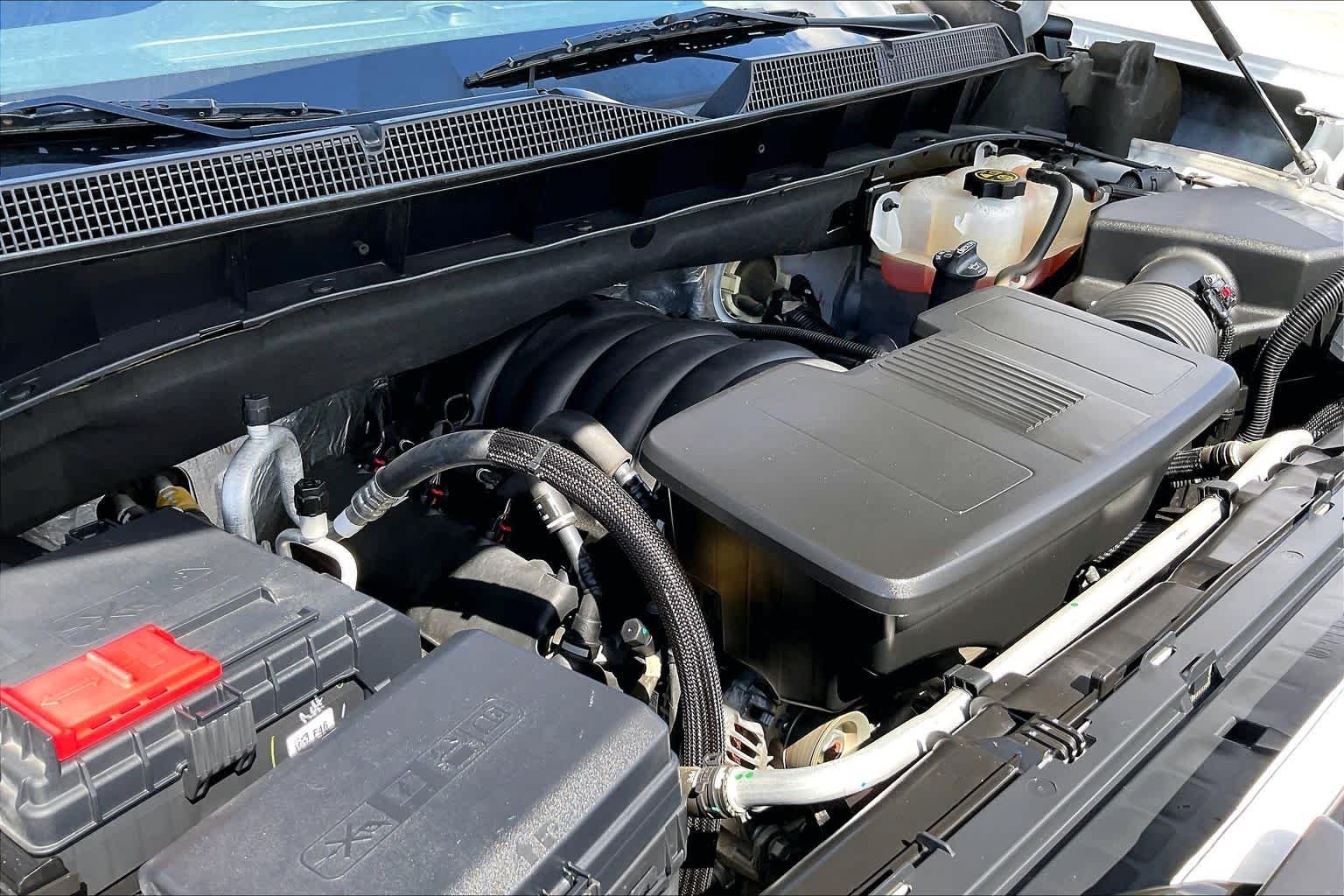 Used 2019 Summit White Chevrolet LT image 32