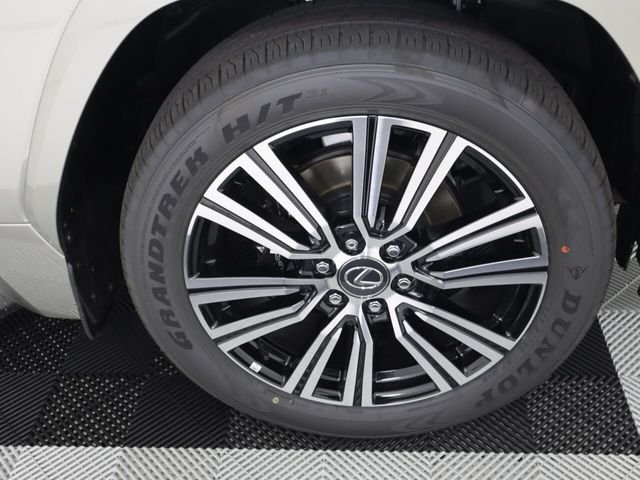 New 2026 Atomic Silver Lexus  600 LUXURY image 9