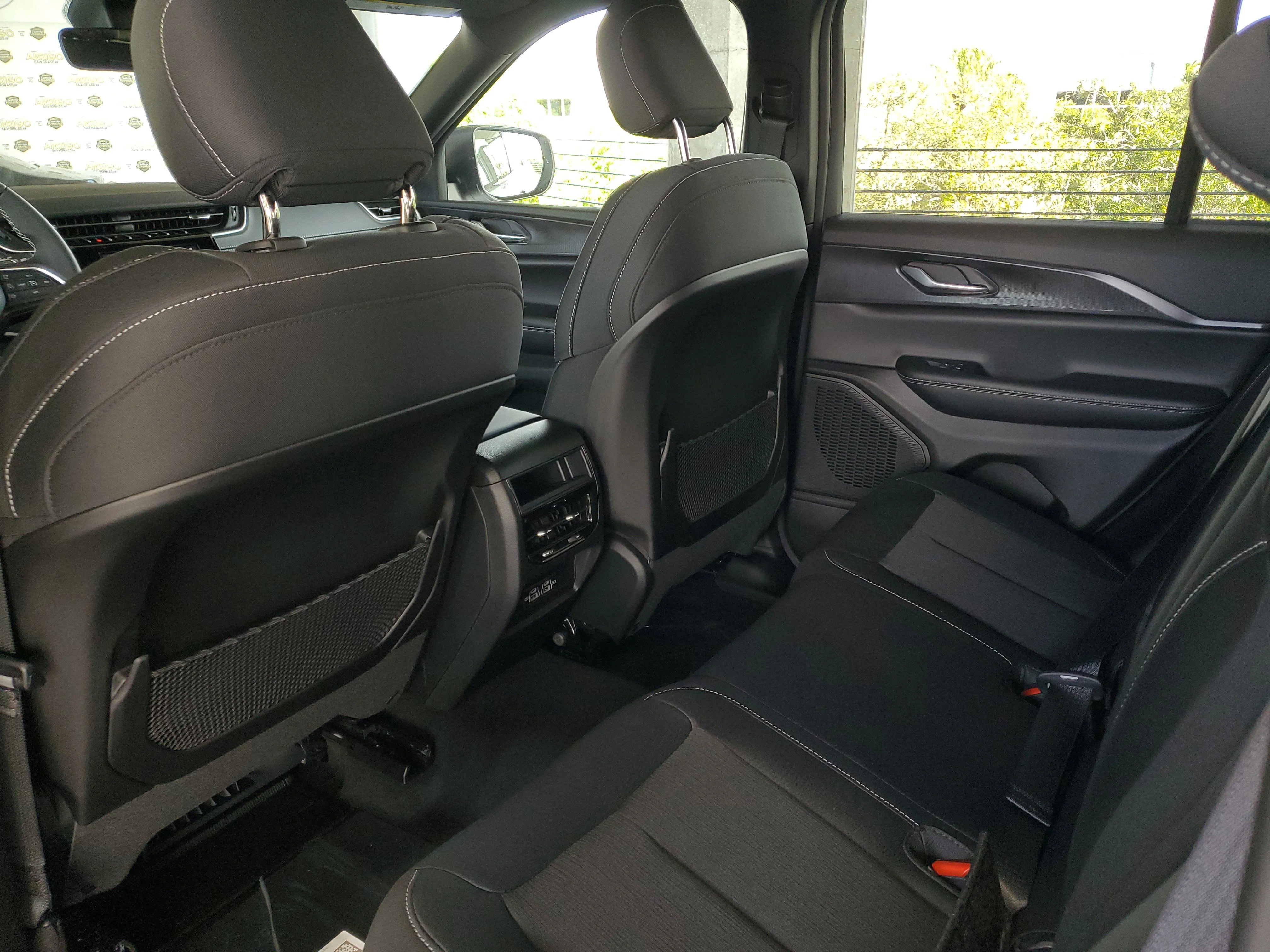 New 2026 Bright White Clear-Coat Exterior Paint Jeep Laredo image 9
