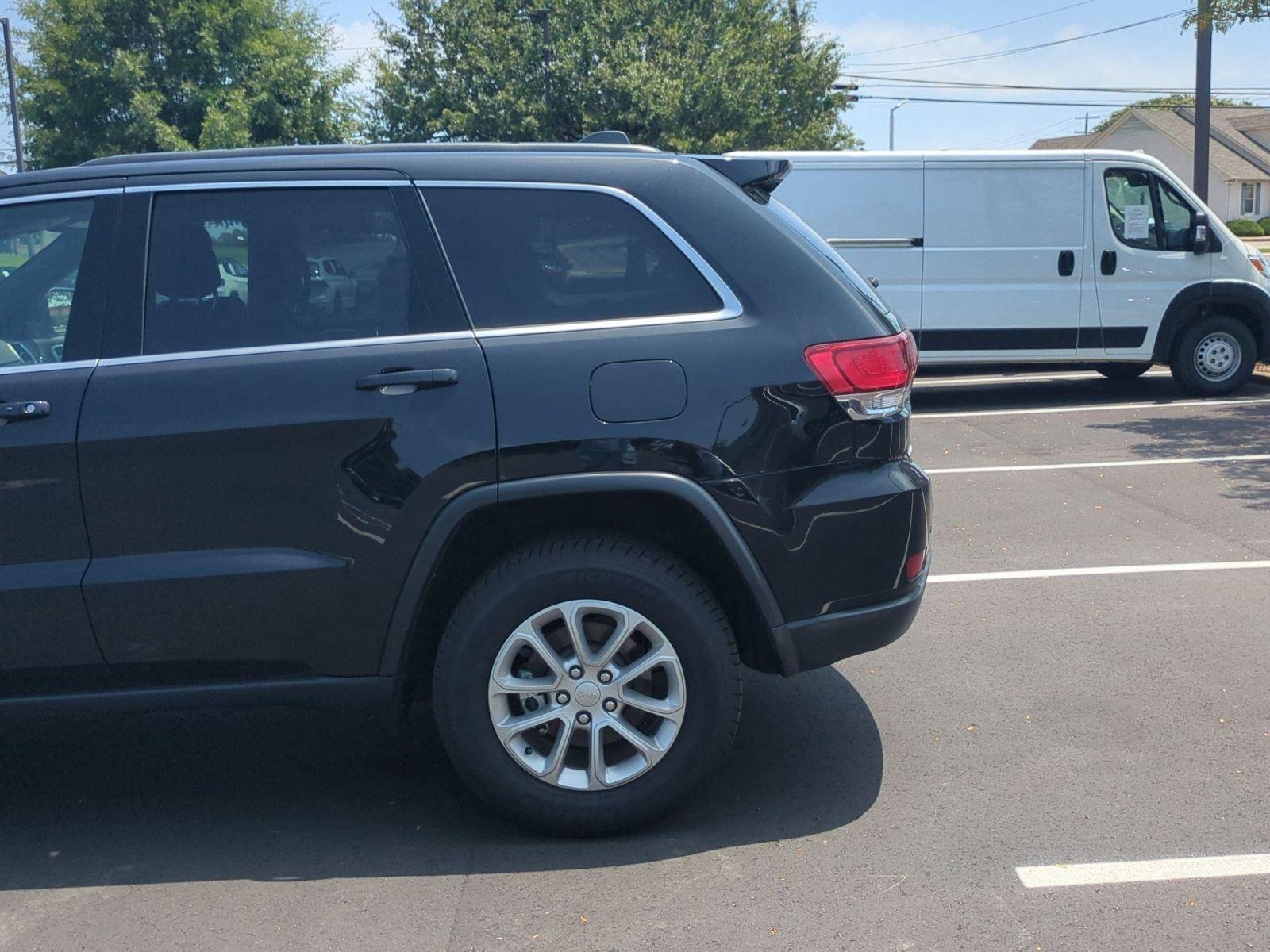Used 2022 Diamond Black Crystal Pearlcoat Jeep Laredo X image 11