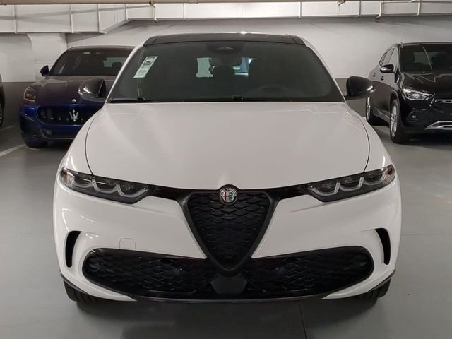 New 2025 Milano White Exterior Paint Alfa Romeo Base image 2