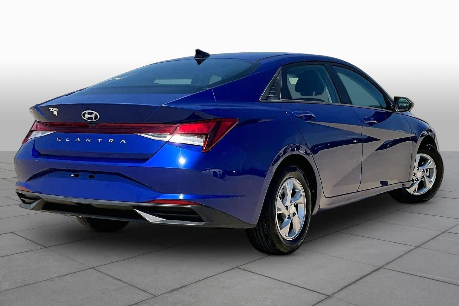 Used 2021 Intense Blue Hyundai SE image 13