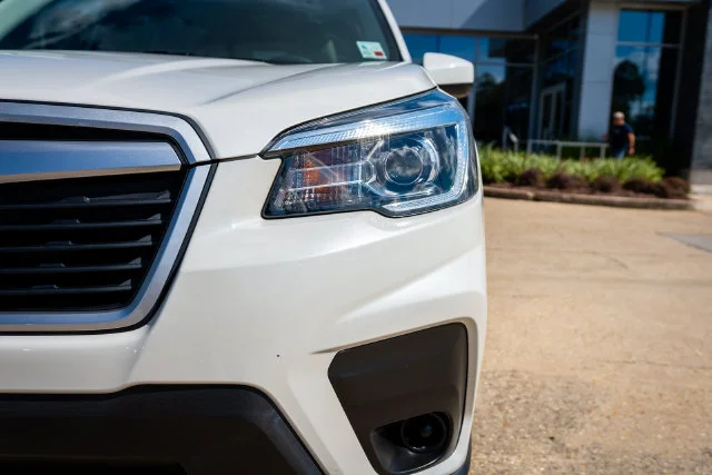 Used 2020 Crystal White Pearl Subaru Premium image 3