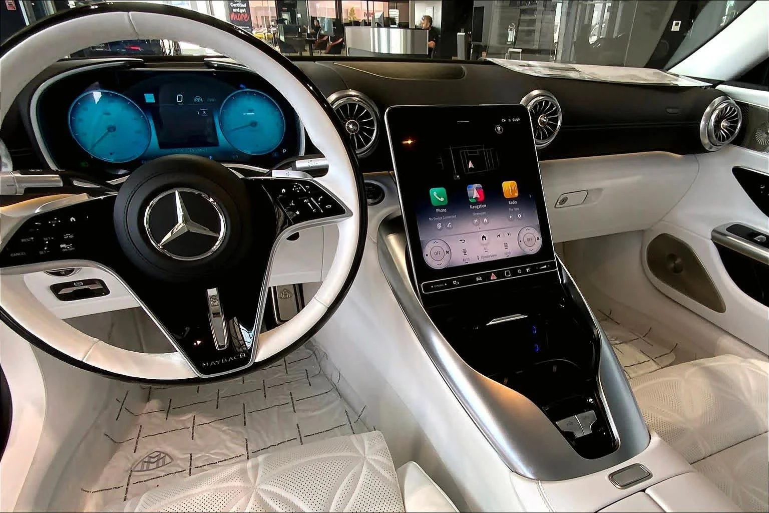 New 2026 MANUFAKTUR garnet red metallic (Red Ambiance) Mercedes-Benz Maybach SL 680 Monogram Series image 5