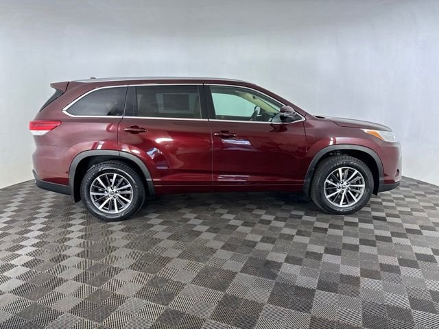 Used 2018 Red Toyota XLE image 4