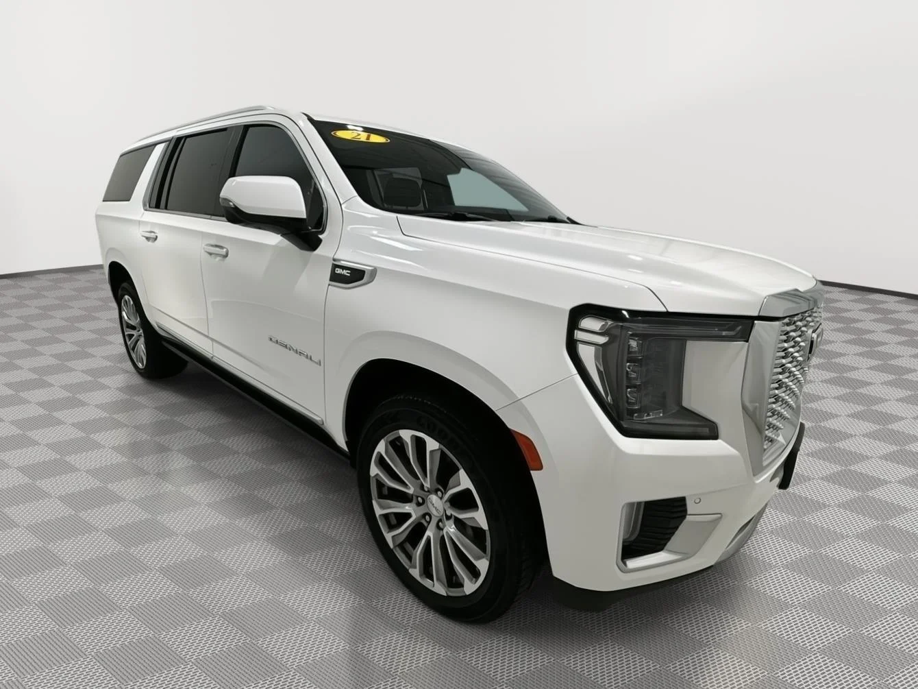 Used 2021 Summit White GMC Denali image 7