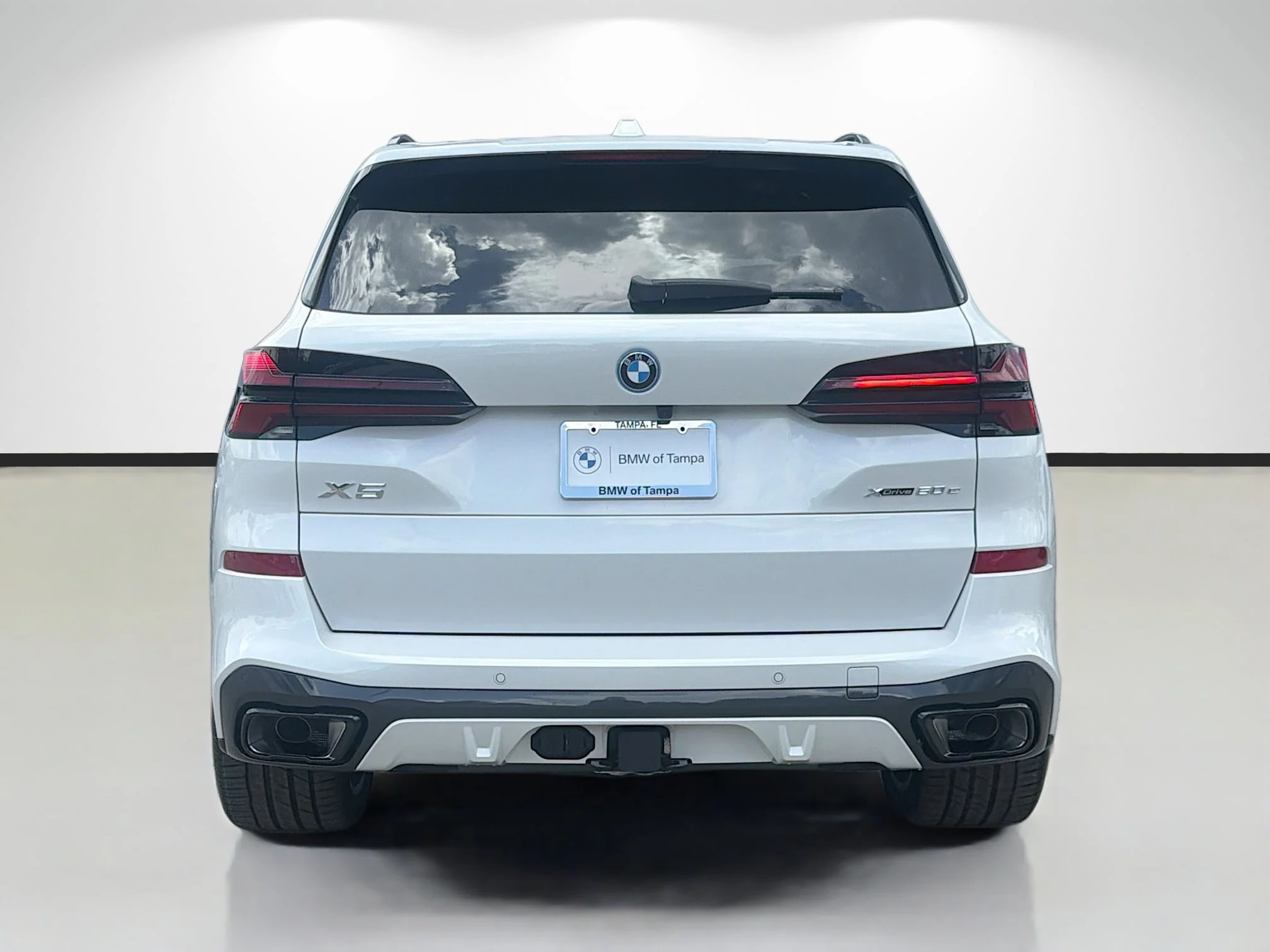 New 2026 Mineral White Metallic BMW xDrive50e image 4