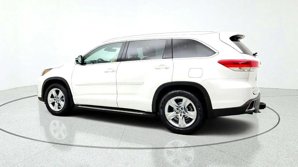 Used 2019 Blizzard Pearl Toyota Limited V6 AWD image 7