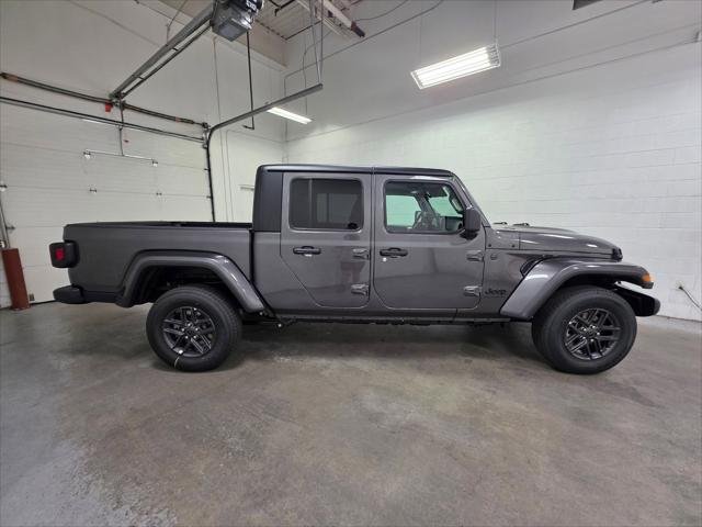 New 2025 Granite Crystal Metallic Clear-Coat Exterior Paint Jeep Sport S image 15