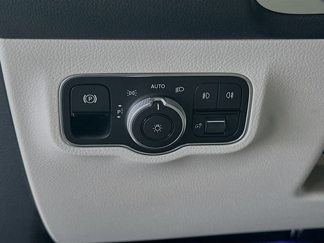 New 2026 Polar White Mercedes-Benz GLB 250 image 40
