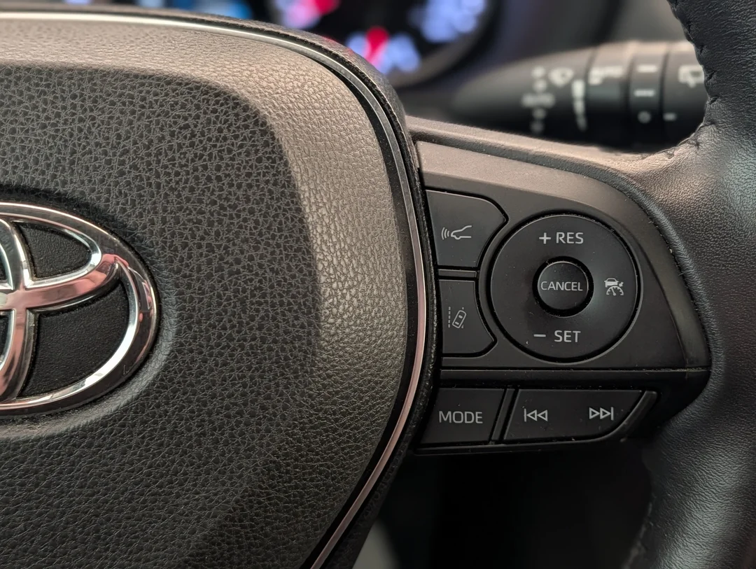 Certified Used 2019  Toyota XLE - - AWD - Leather - Sunroof - Power Liftgate - CarPlay - Safety Sense 2.0 & More! image 18