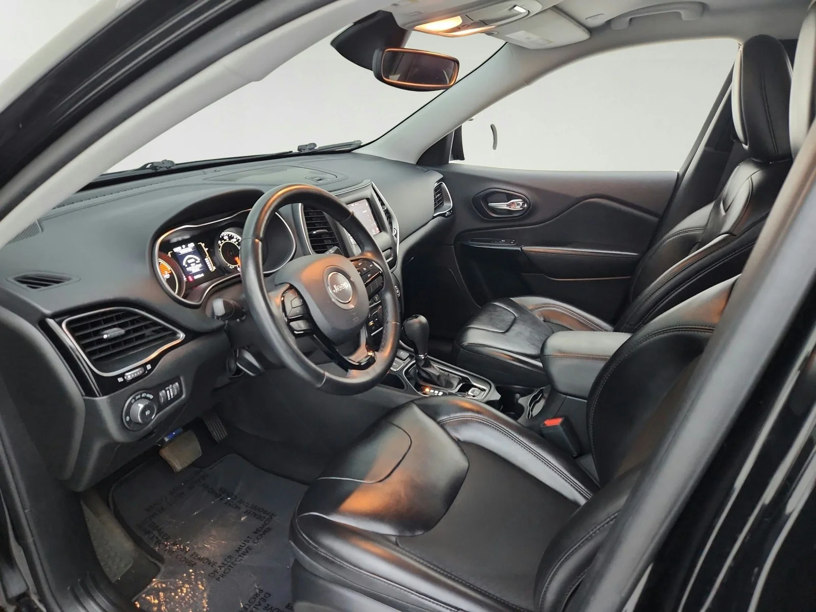 Used 2021 Diamond Black Crystal Pearlcoat Jeep Altitude image 16
