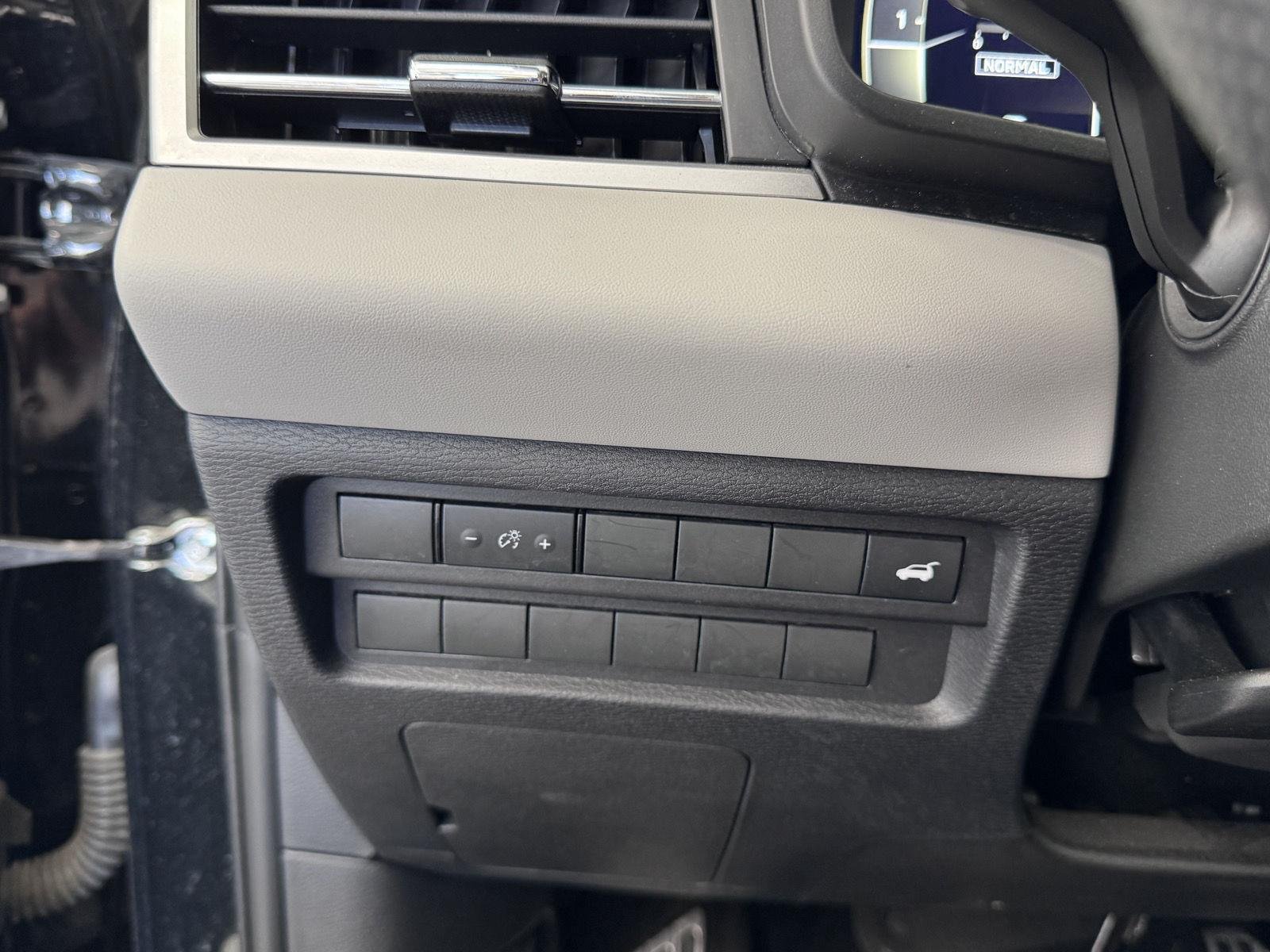 2025 Mitsubishi Outlander SEL - Photo 30