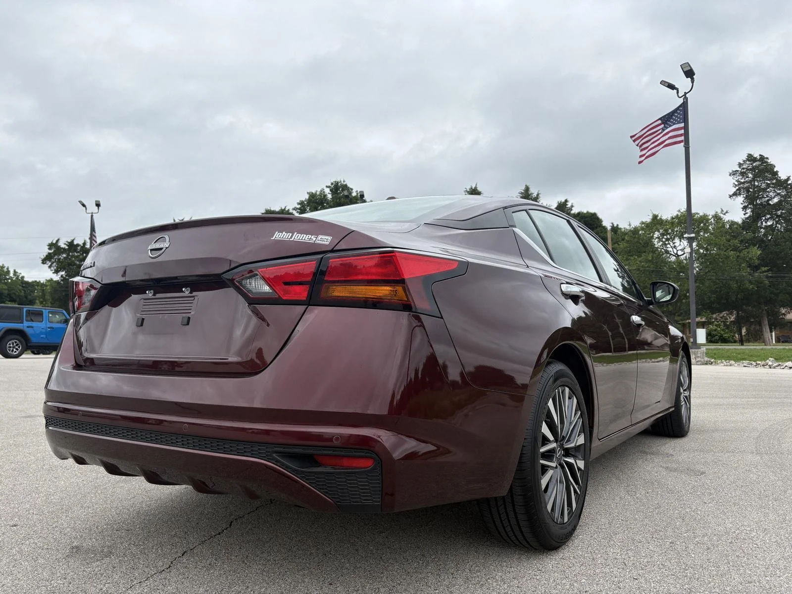 Used 2025 Garnet Pearl Metallic Nissan SV image 20