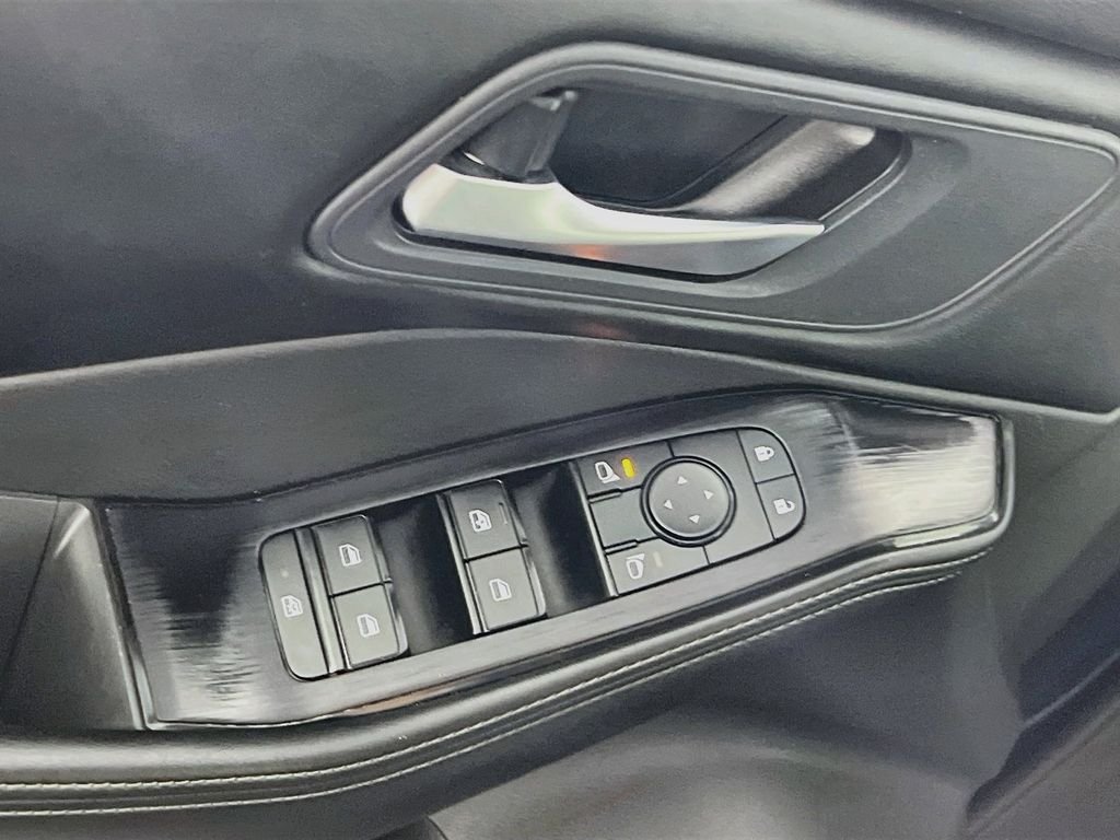 2025 Nissan Rogue SV - Photo 14