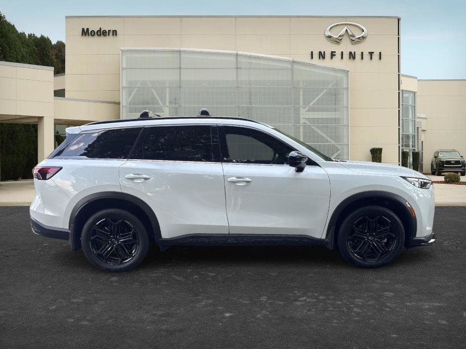 Used 2026 Radiant White INFINITI SPORT image 5