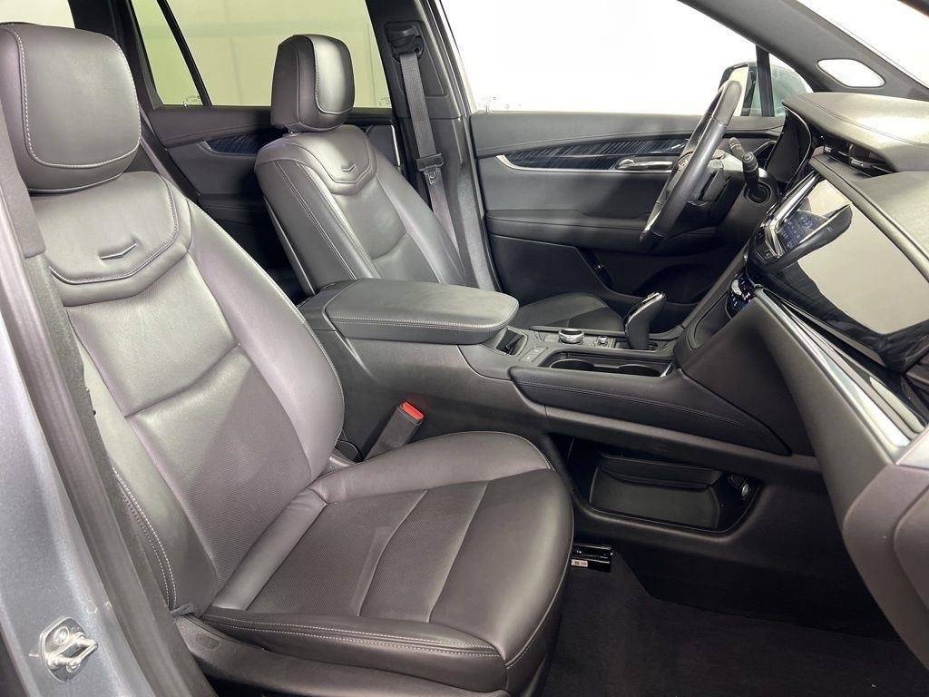 Used 2025 Silver Metallic Cadillac Premium Luxury image 26