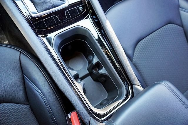 New 2026 Bright White Clearcoat Jeep Latitude image 34