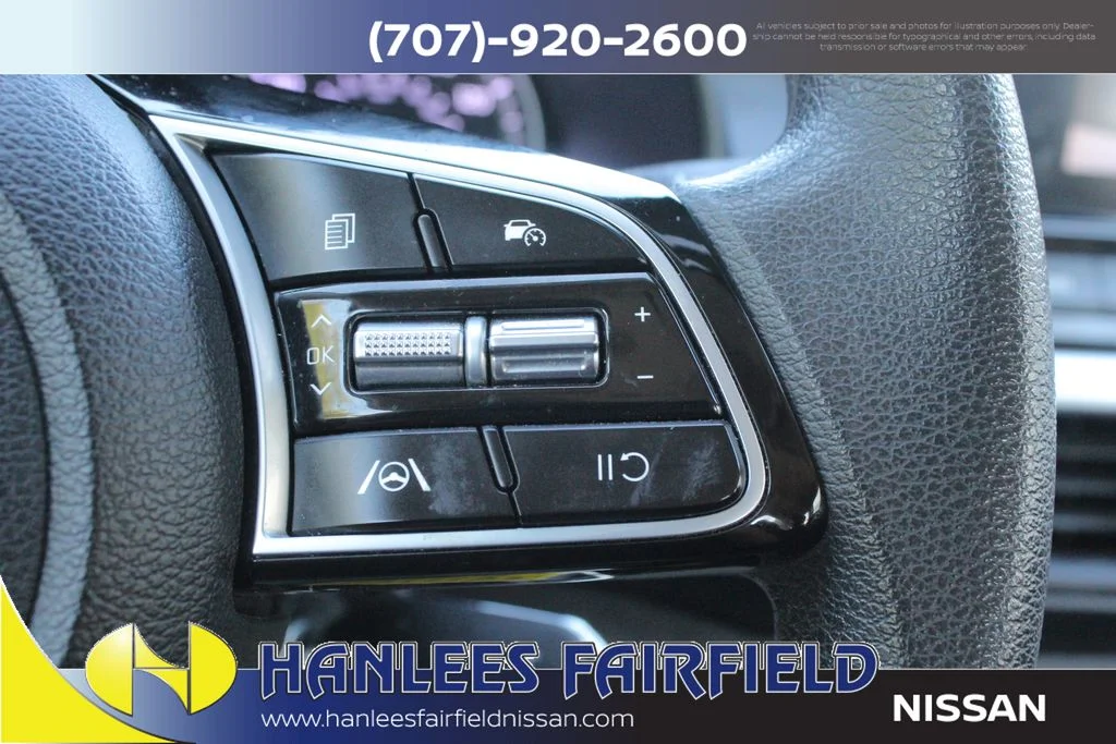 Used 2023 White Kia LXS image 25
