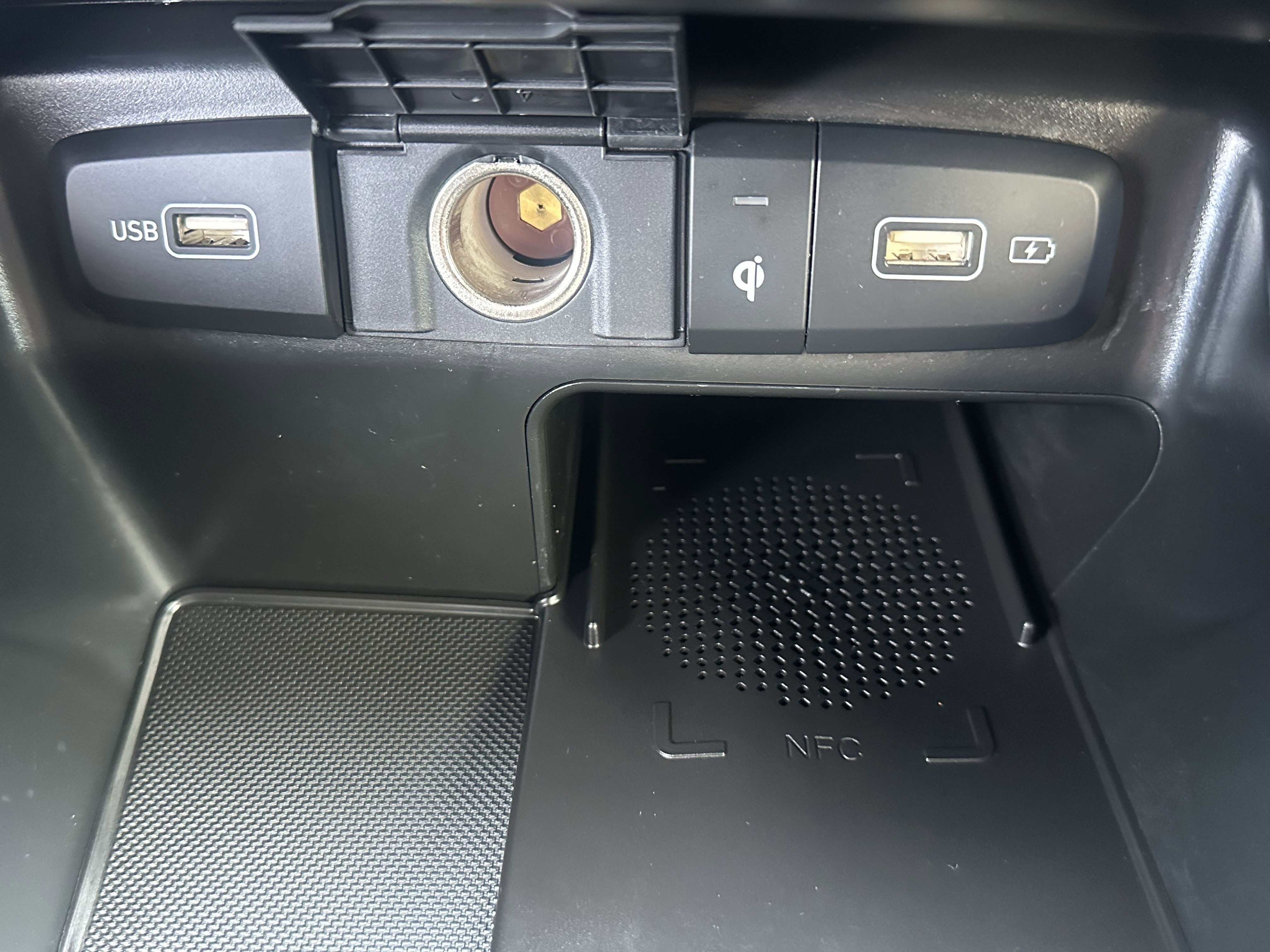Used 2024 Hampton Gray Hyundai SEL image 28