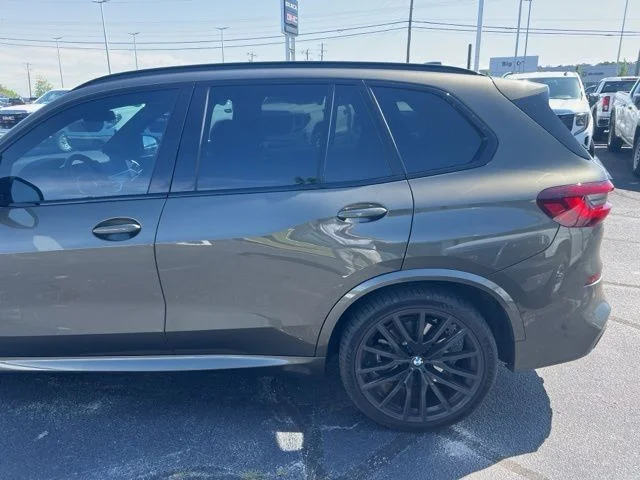 Used 2023 Green BMW xDrive40i image 9