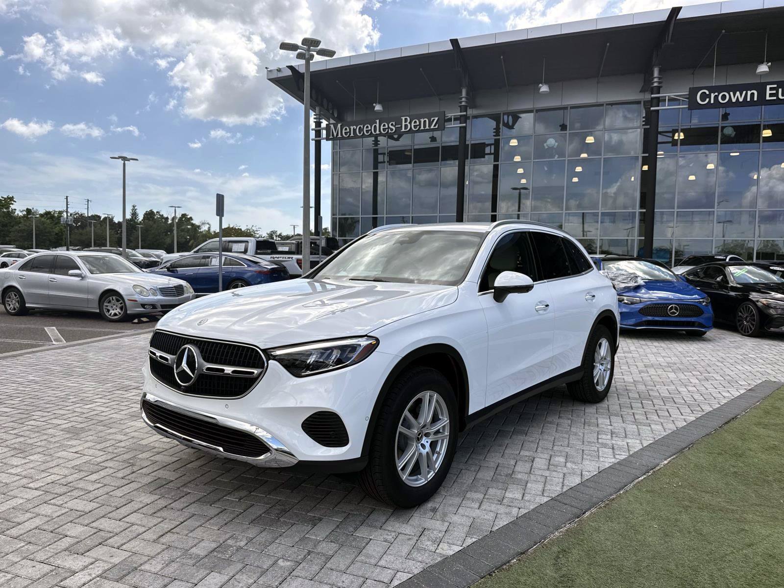 New 2026 Polar White Mercedes-Benz 300 SUV image 2