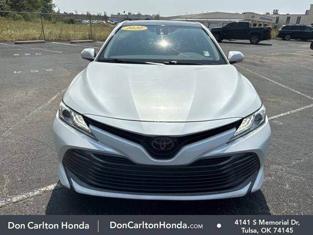 Used 2020 Pearl Toyota XLE image 2