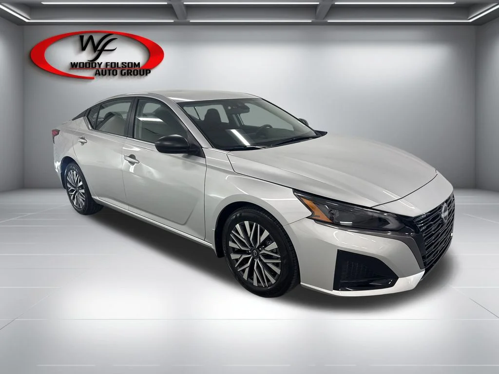 New 2026 Silver Nissan 2.5 SV image 3