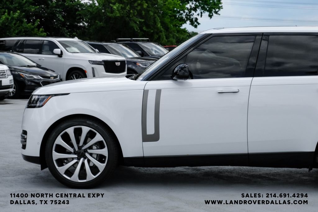New 2026 Fuji White Land Rover SE image 12