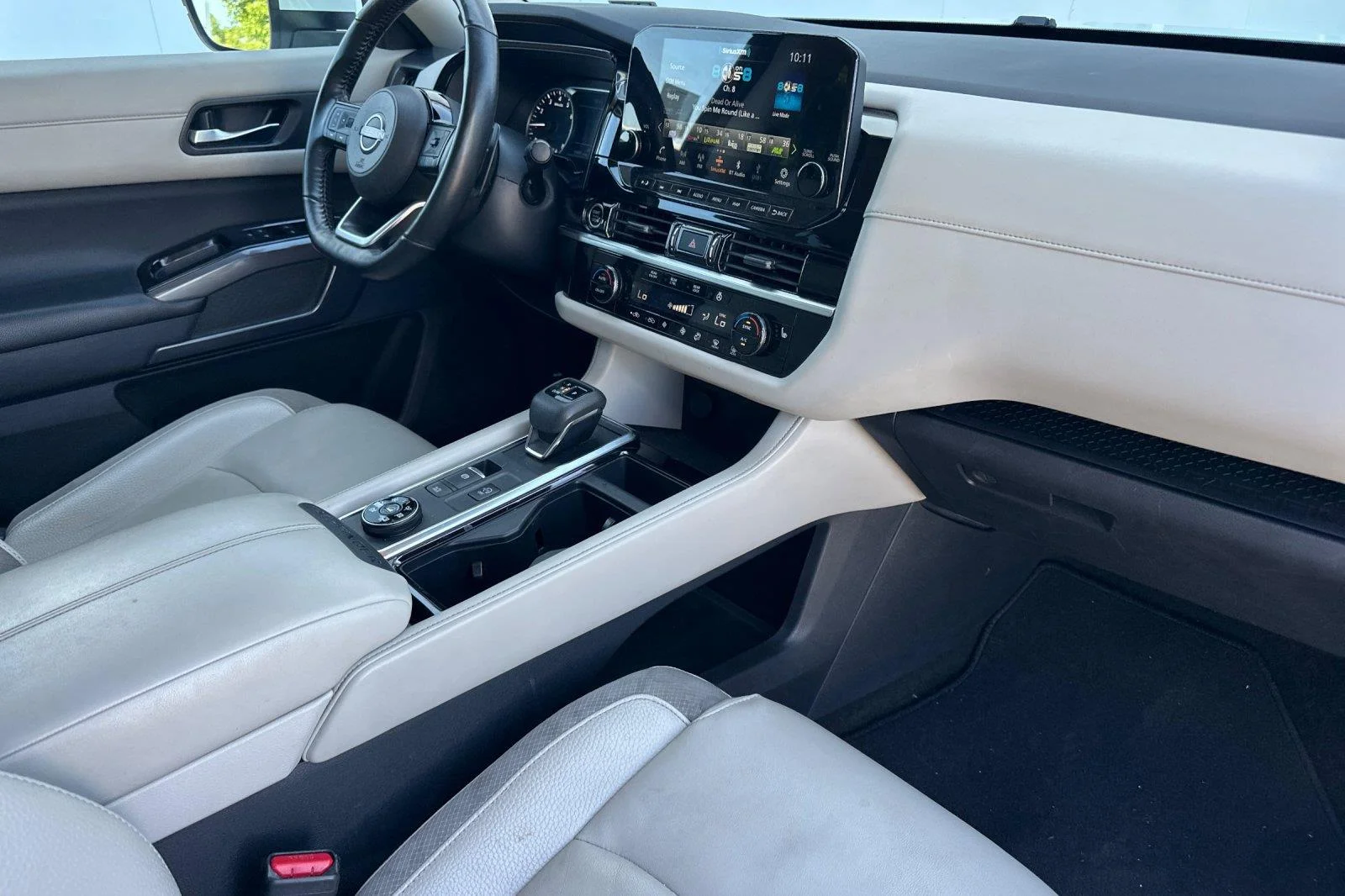 Used 2022 Pearl White Tricoat Nissan SL image 17