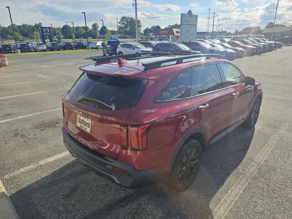 Used 2022 Red Kia S image 9