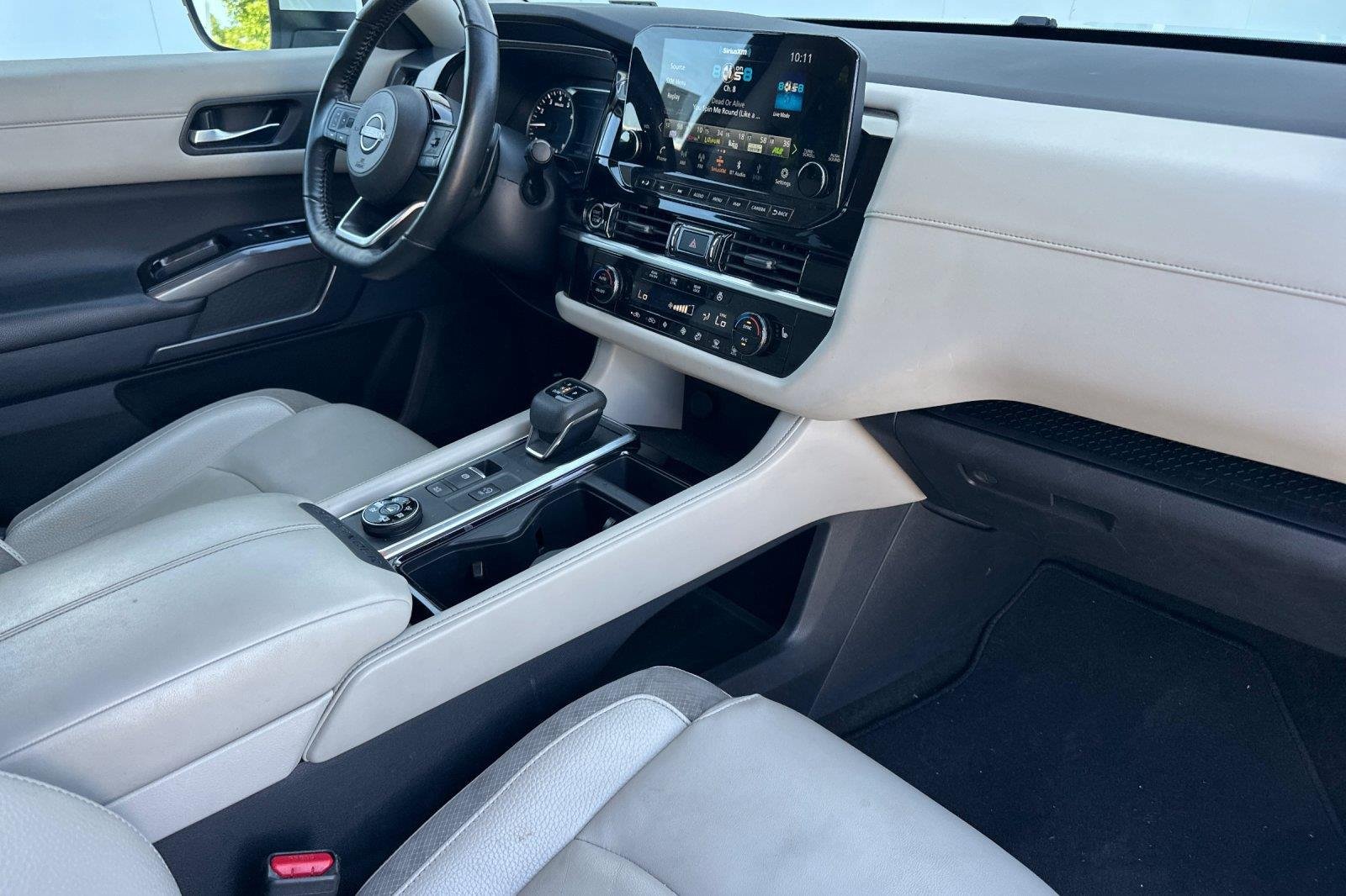 Used 2022 Pearl White Tricoat Nissan SL image 17